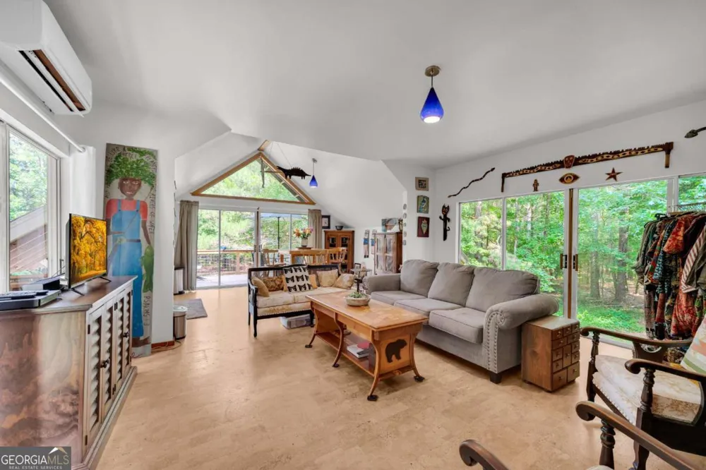 81 Paul LN Crawford, GA 30630