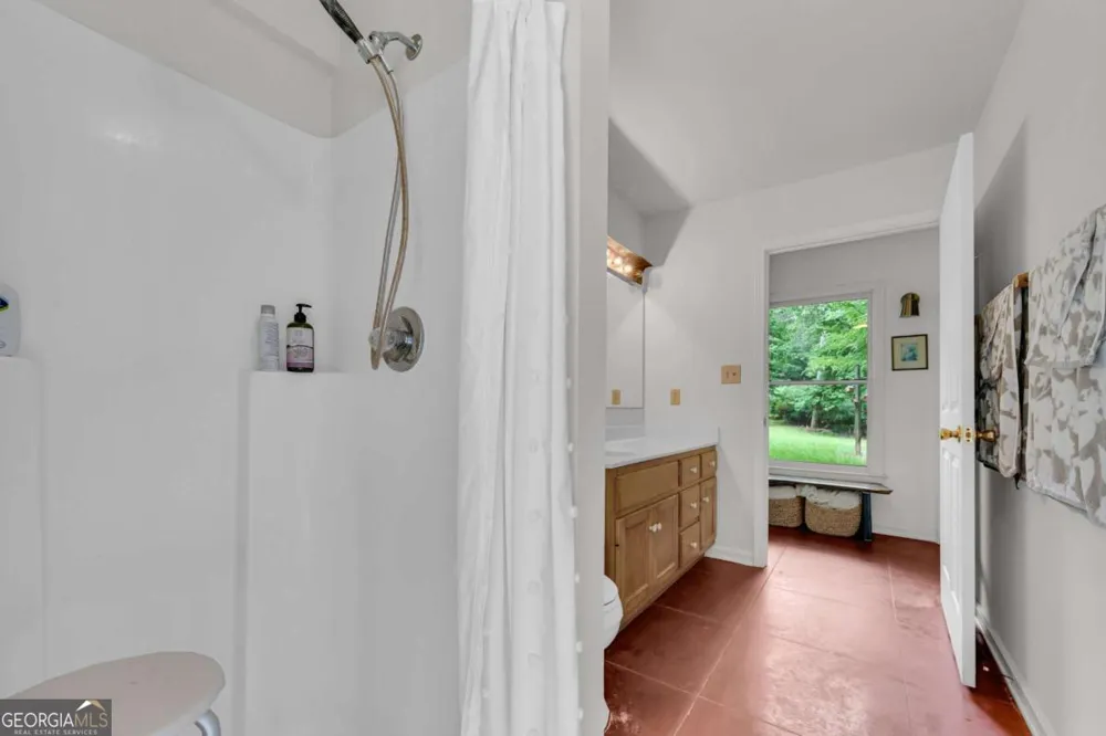 81 Paul LN Crawford, GA 30630