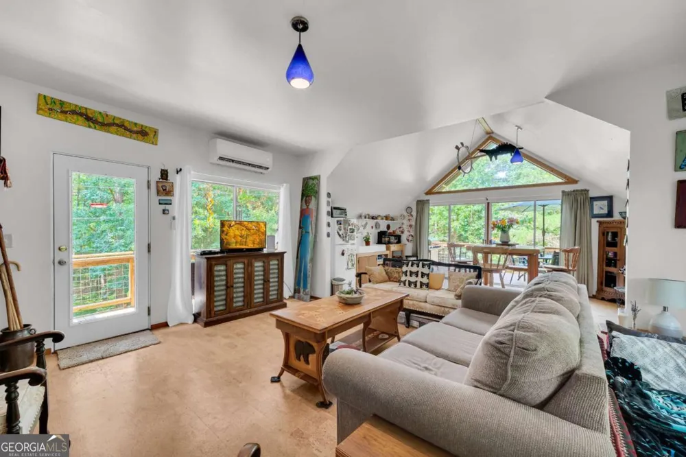 81 Paul LN Crawford, GA 30630