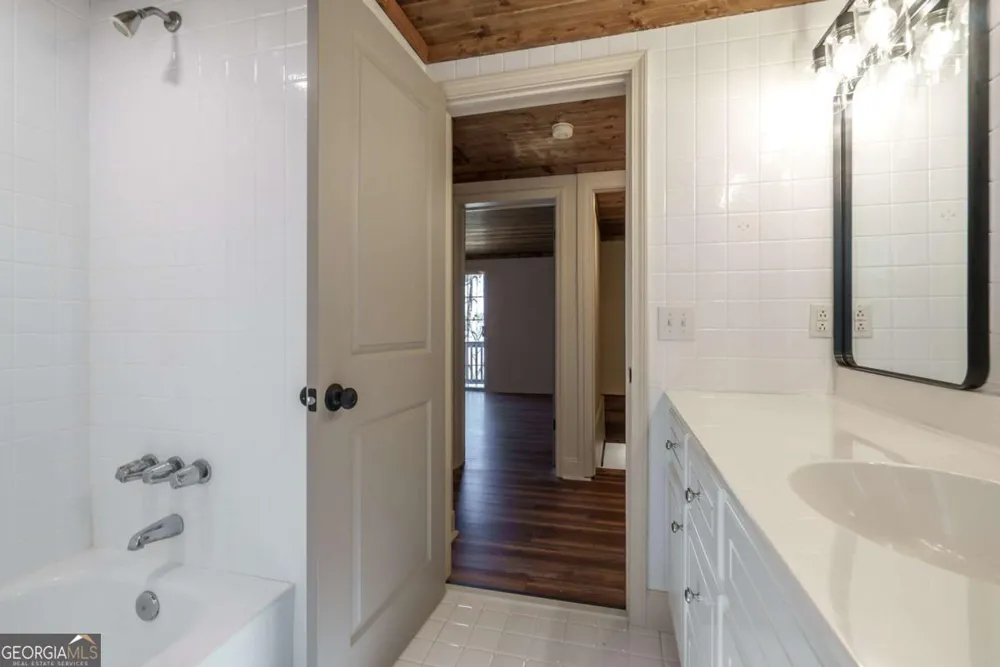 384 Arrowhead TRL Eatonton, GA 31024