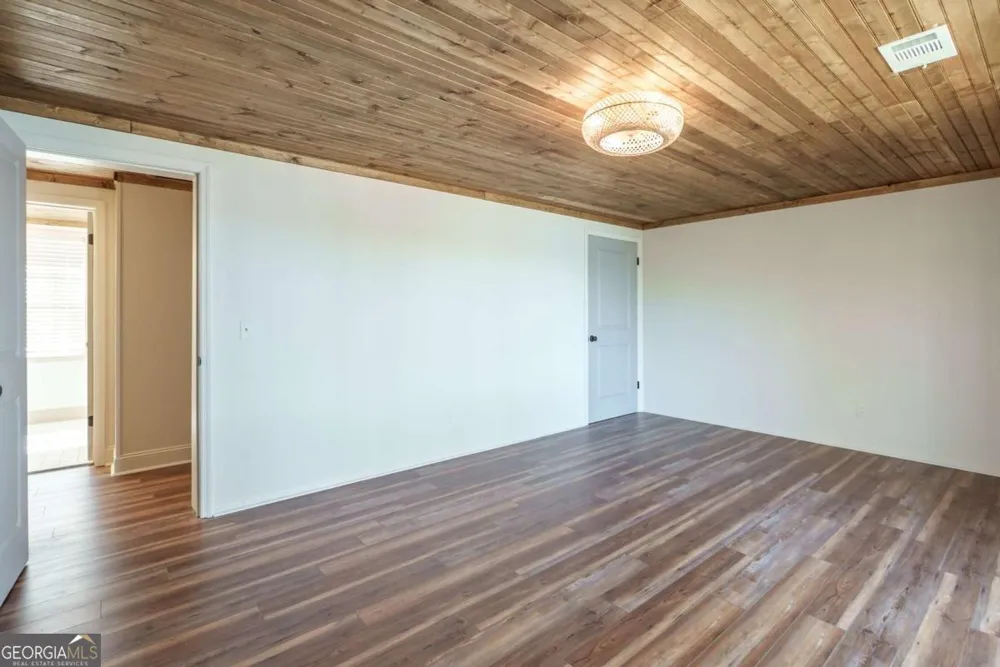 384 Arrowhead TRL Eatonton, GA 31024