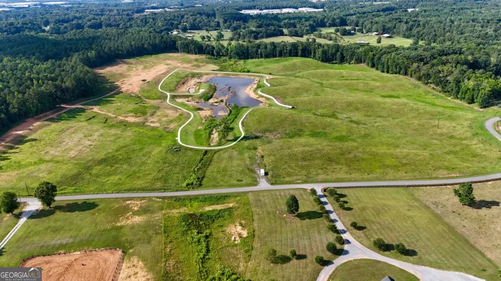 94 Horseshow RD NW Adairsville, GA 30103