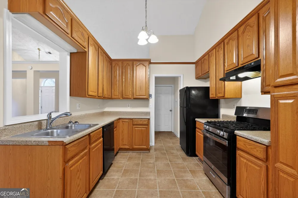 221 Fairview PT Ellenwood, GA 30294