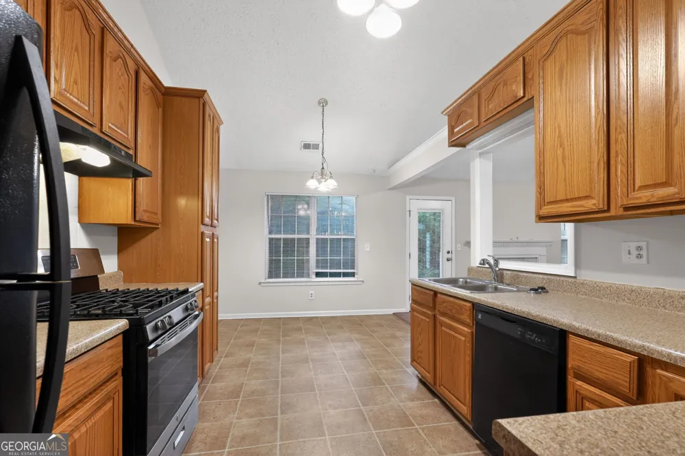 221 Fairview PT Ellenwood, GA 30294