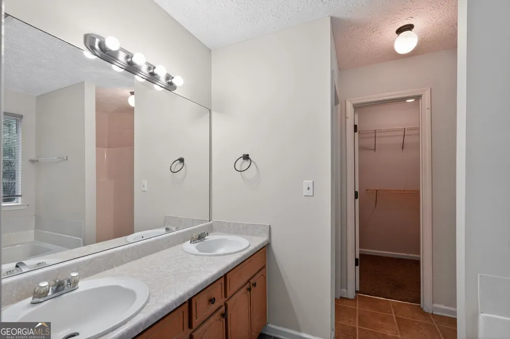 221 Fairview PT Ellenwood, GA 30294