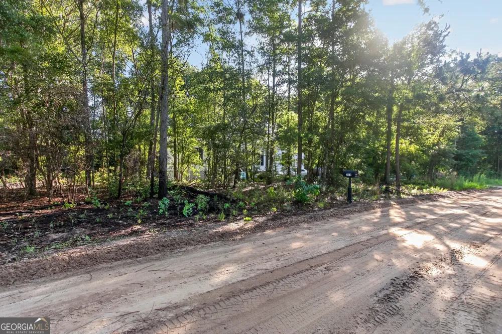 219 Compass RD Jesup, GA 31545
