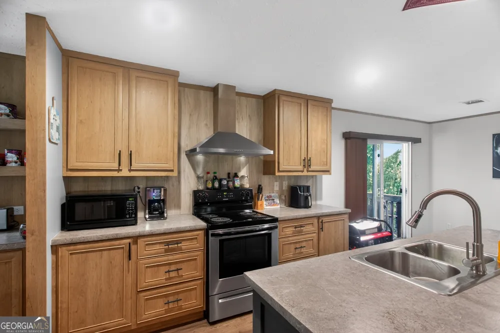 219 Compass RD Jesup, GA 31545