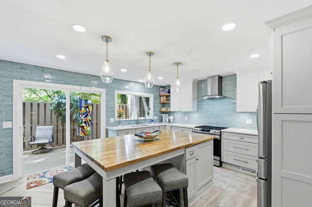 270 Lakeview RDG W Roswell, GA 30076