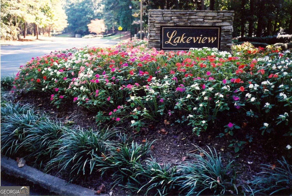 270 Lakeview RDG W Roswell, GA 30076