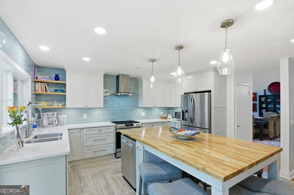 270 Lakeview RDG W Roswell, GA 30076