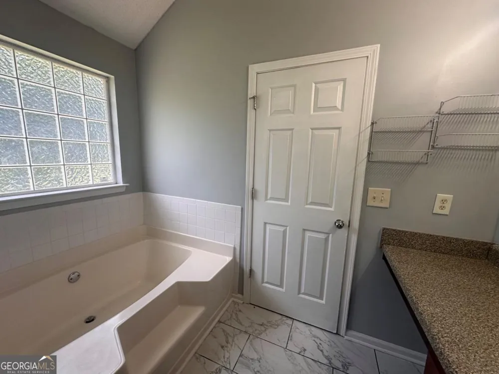 4935 Notting Glen LN Snellville, GA 30039