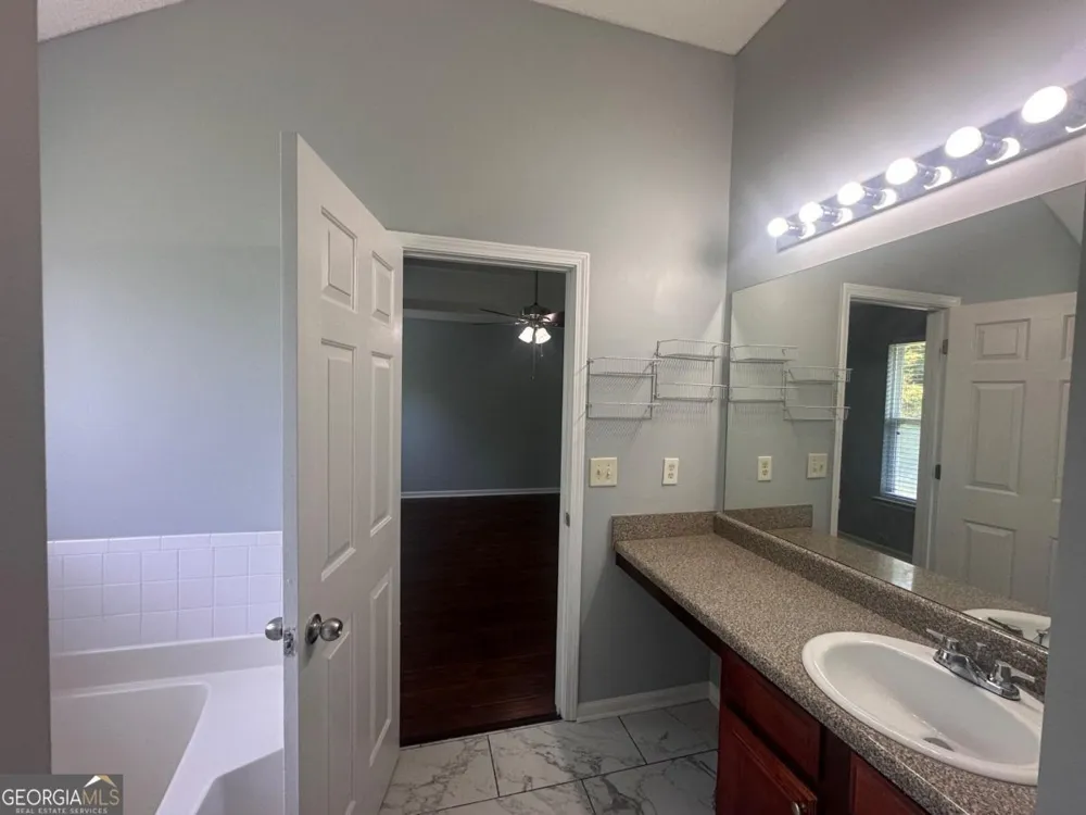 4935 Notting Glen LN Snellville, GA 30039