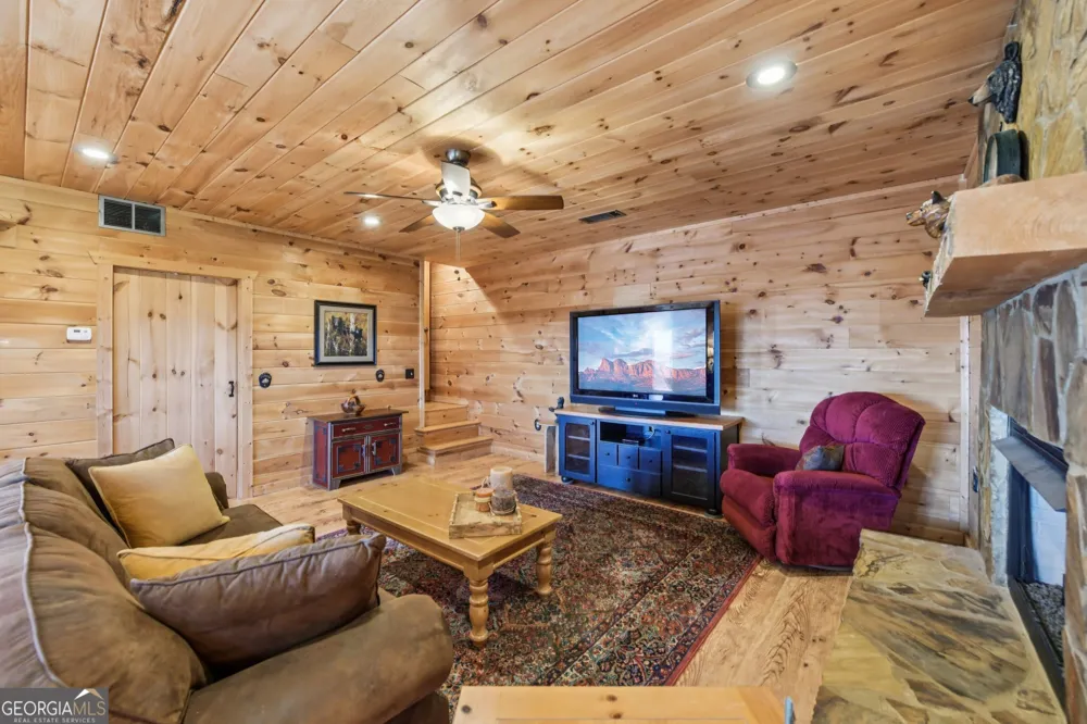503 Ranch Mountain DR Dahlonega, GA 30533
