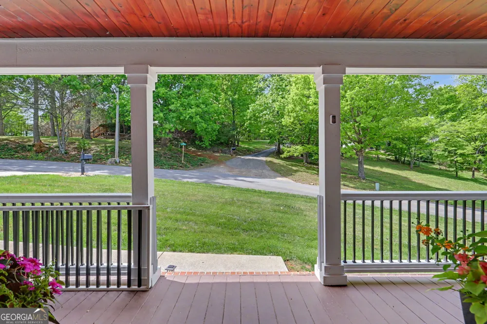 520 Long View DR Hiawassee, GA 30546