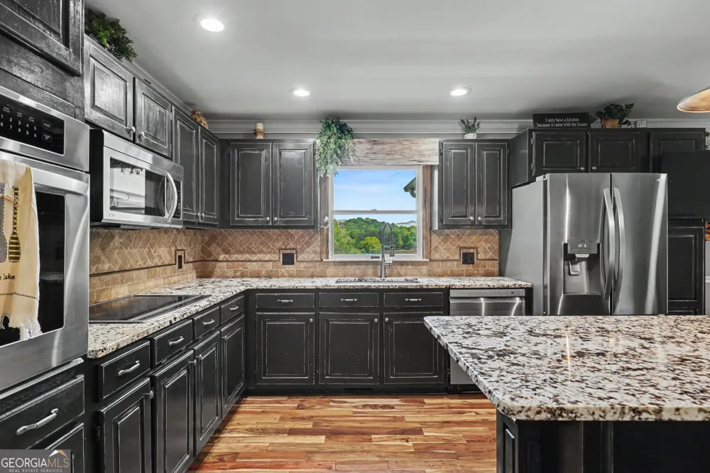 520 Long View DR Hiawassee, GA 30546