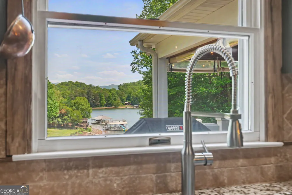 520 Long View DR Hiawassee, GA 30546