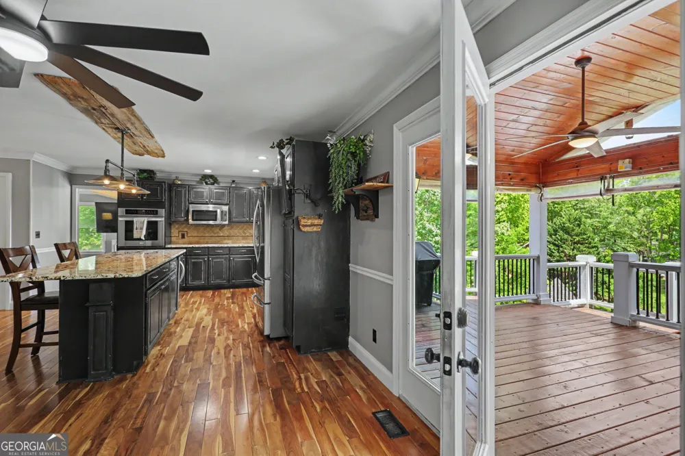 520 Long View DR Hiawassee, GA 30546