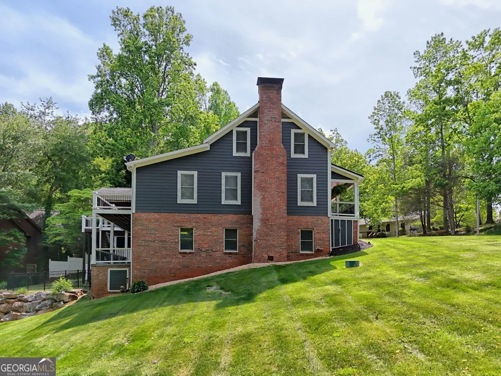 520 Long View DR Hiawassee, GA 30546