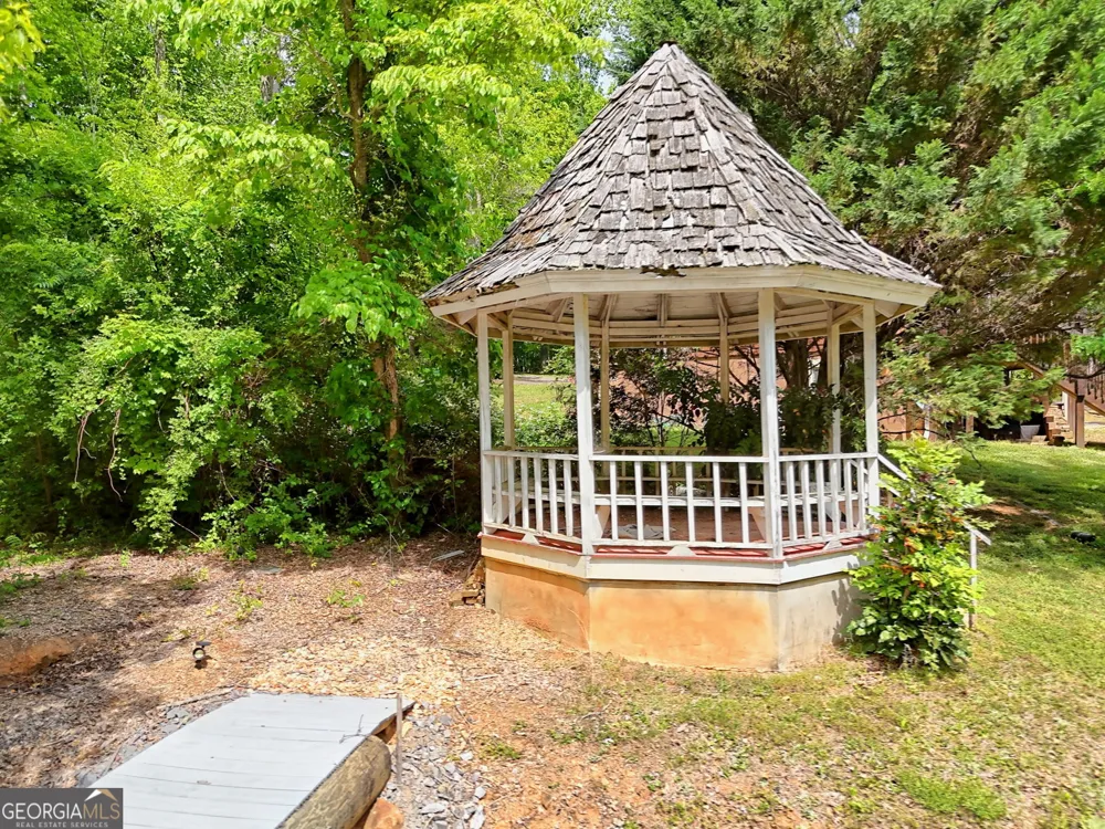 520 Long View DR Hiawassee, GA 30546