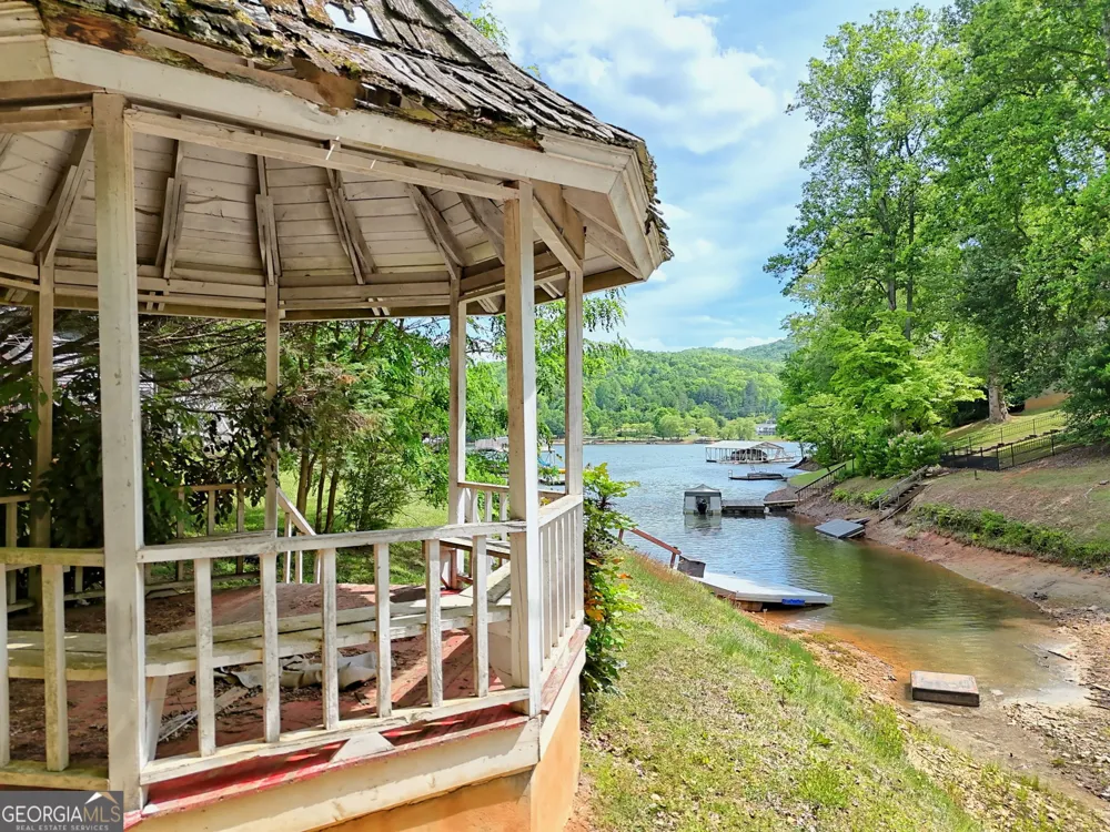 520 Long View DR Hiawassee, GA 30546