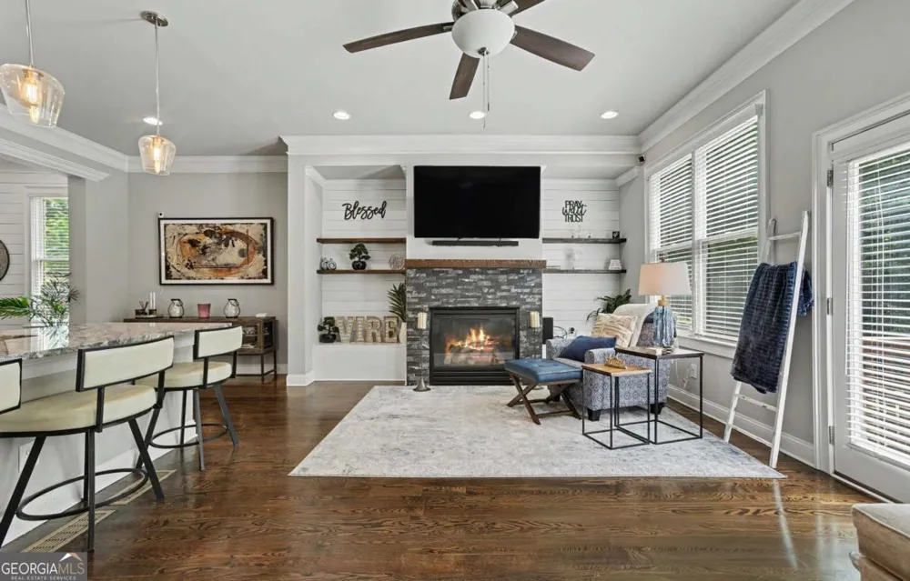 6921 Fellowship LN Flowery Branch, GA 30542