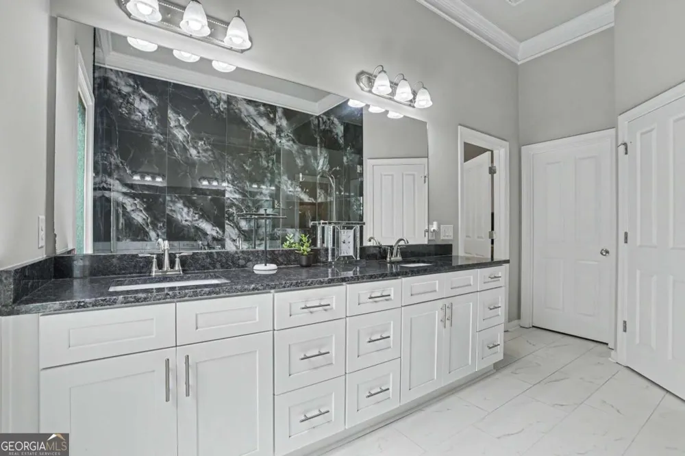6921 Fellowship LN Flowery Branch, GA 30542