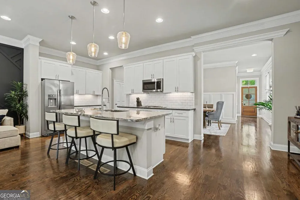 6921 Fellowship LN Flowery Branch, GA 30542
