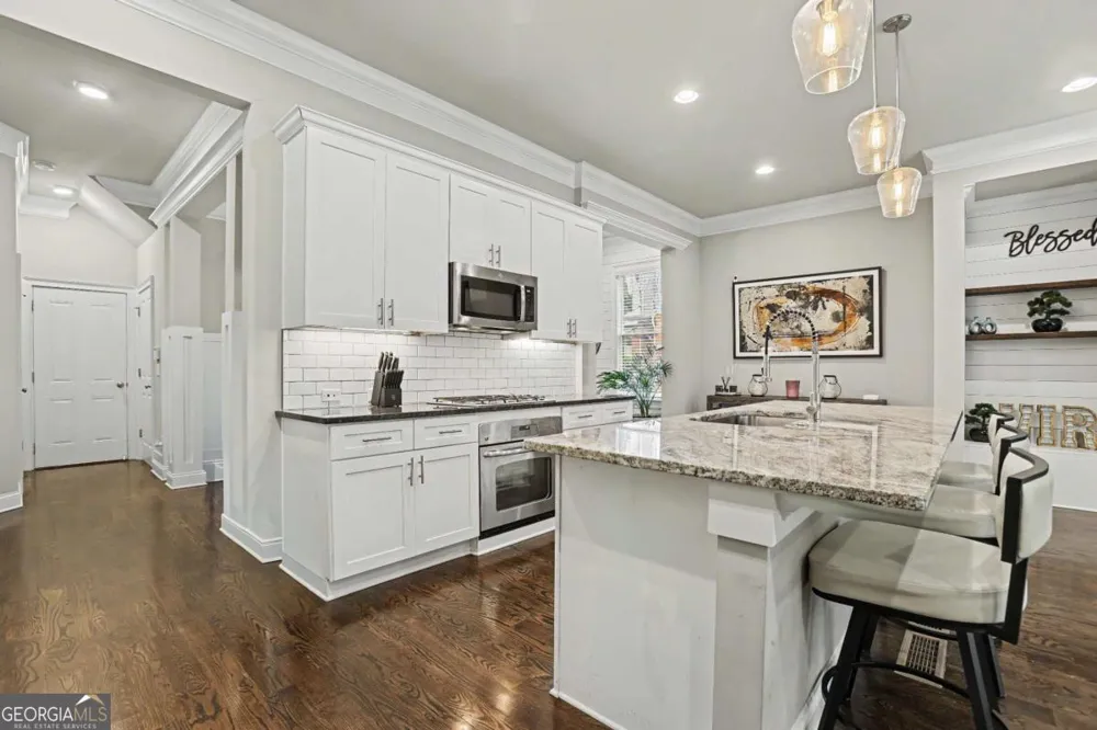 6921 Fellowship LN Flowery Branch, GA 30542