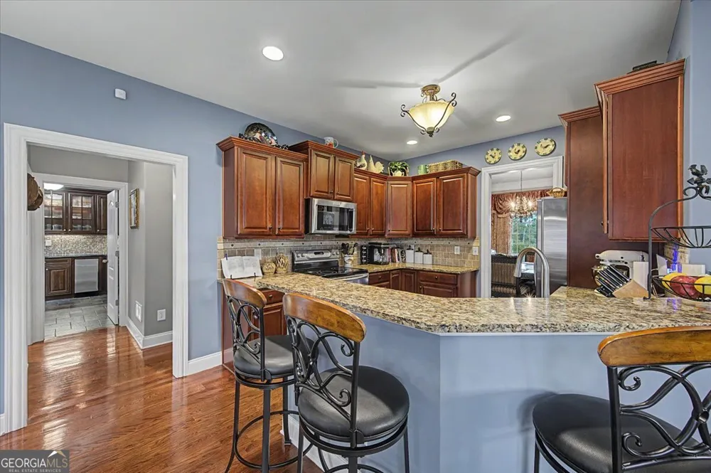 20 Lake Overlook DR White, GA 30184