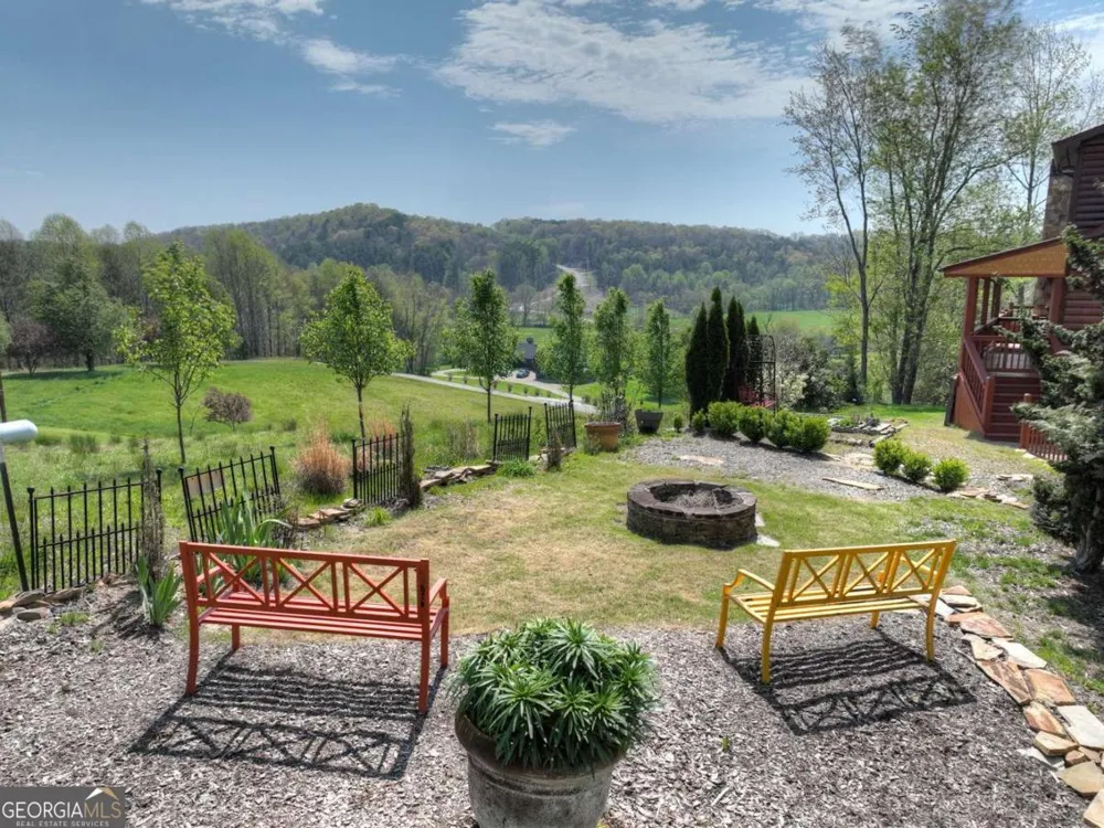 256 Bailey Farm LN Mineral Bluff, GA 30559