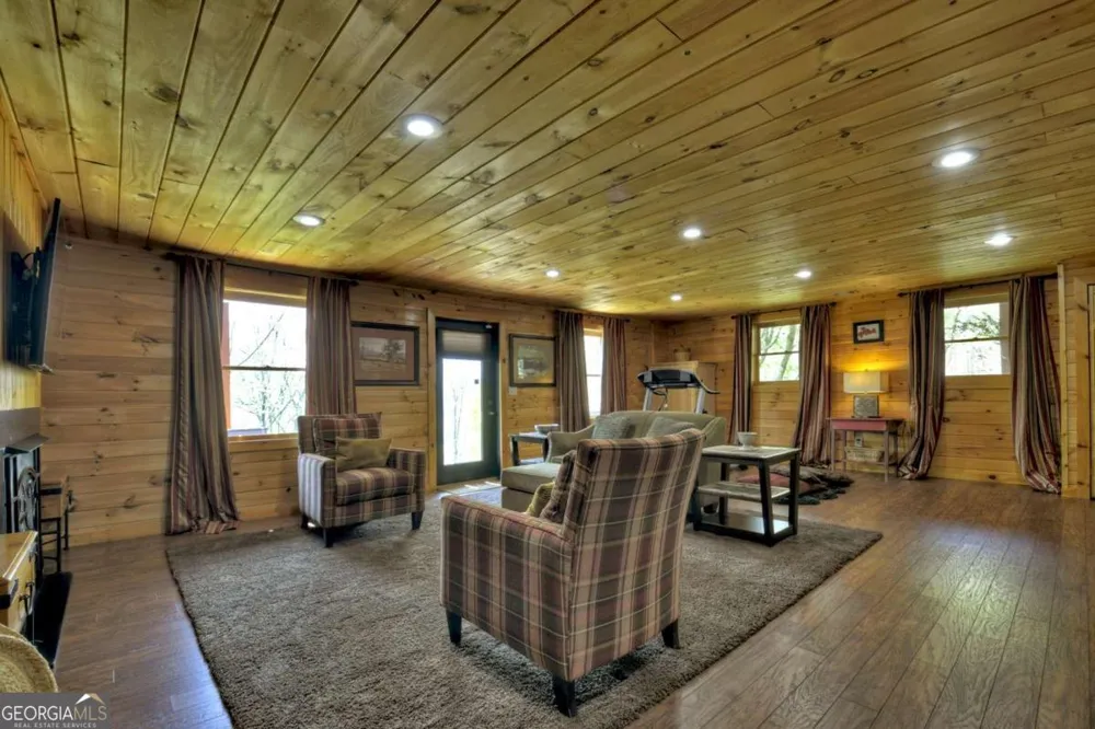 256 Bailey Farm LN Mineral Bluff, GA 30559
