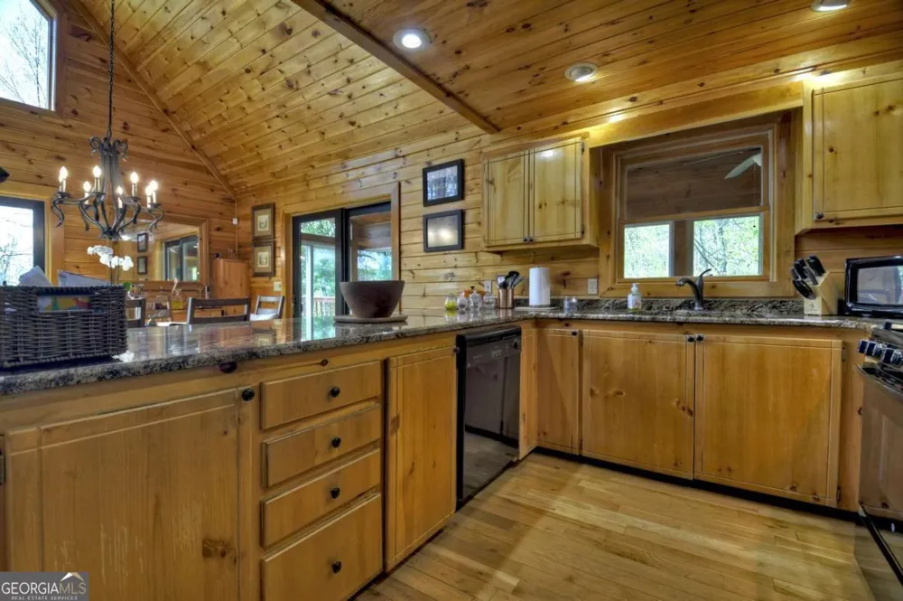 256 Bailey Farm LN Mineral Bluff, GA 30559