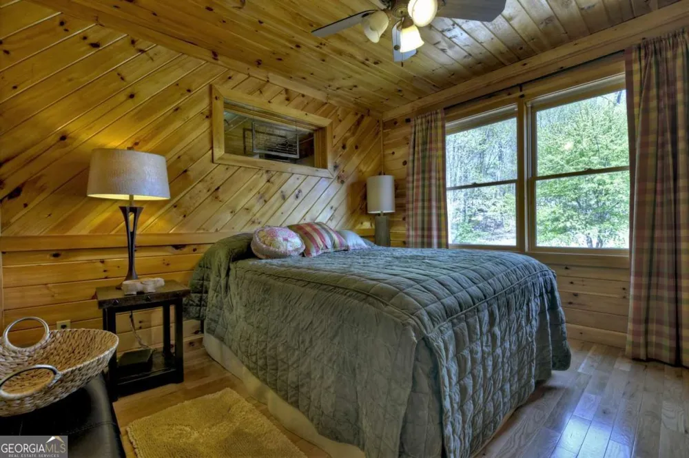 256 Bailey Farm LN Mineral Bluff, GA 30559