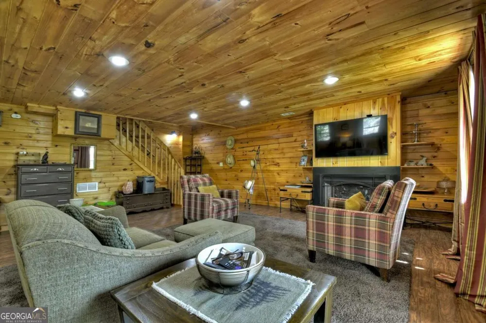 256 Bailey Farm LN Mineral Bluff, GA 30559