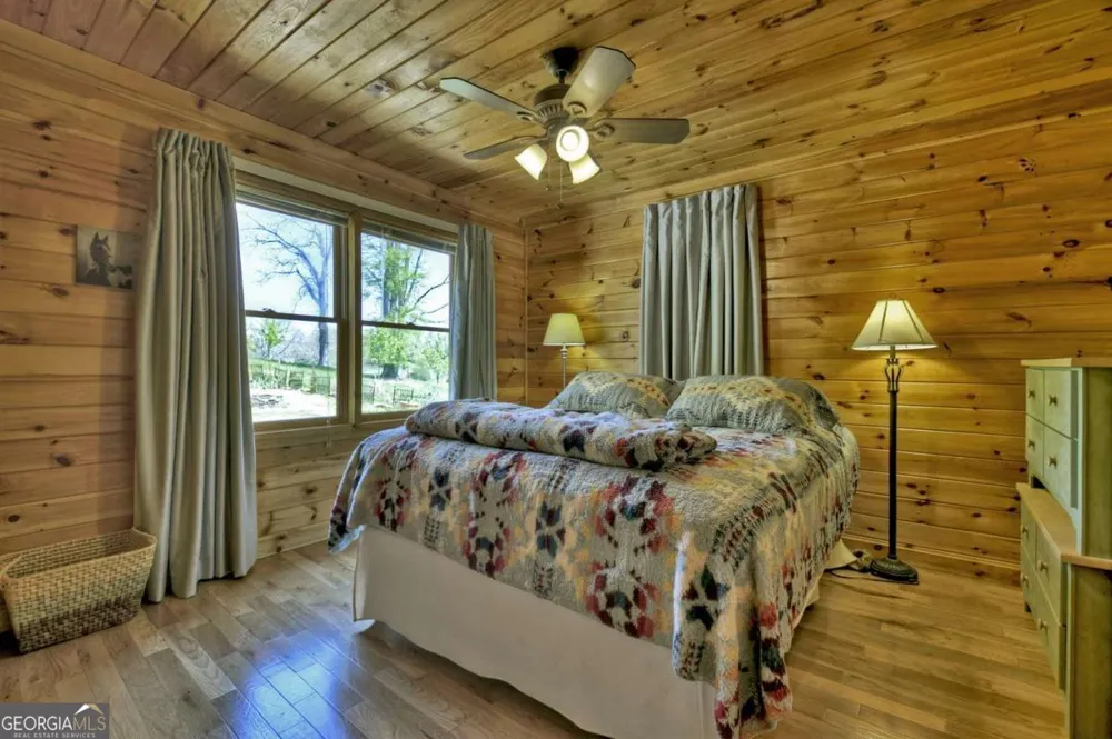 256 Bailey Farm LN Mineral Bluff, GA 30559
