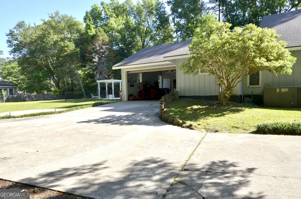 1222 4th AVE Eastman, GA 31023