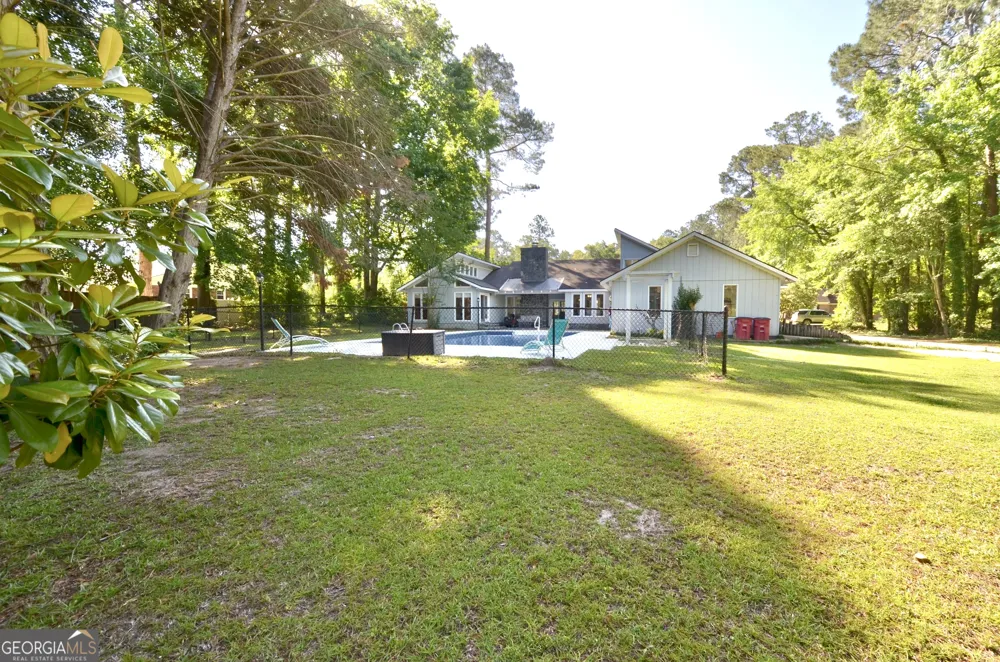 1222 4th AVE Eastman, GA 31023