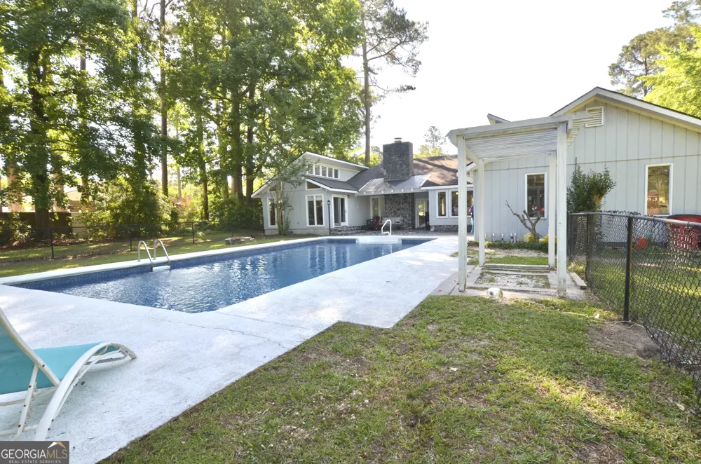 1222 4th AVE Eastman, GA 31023