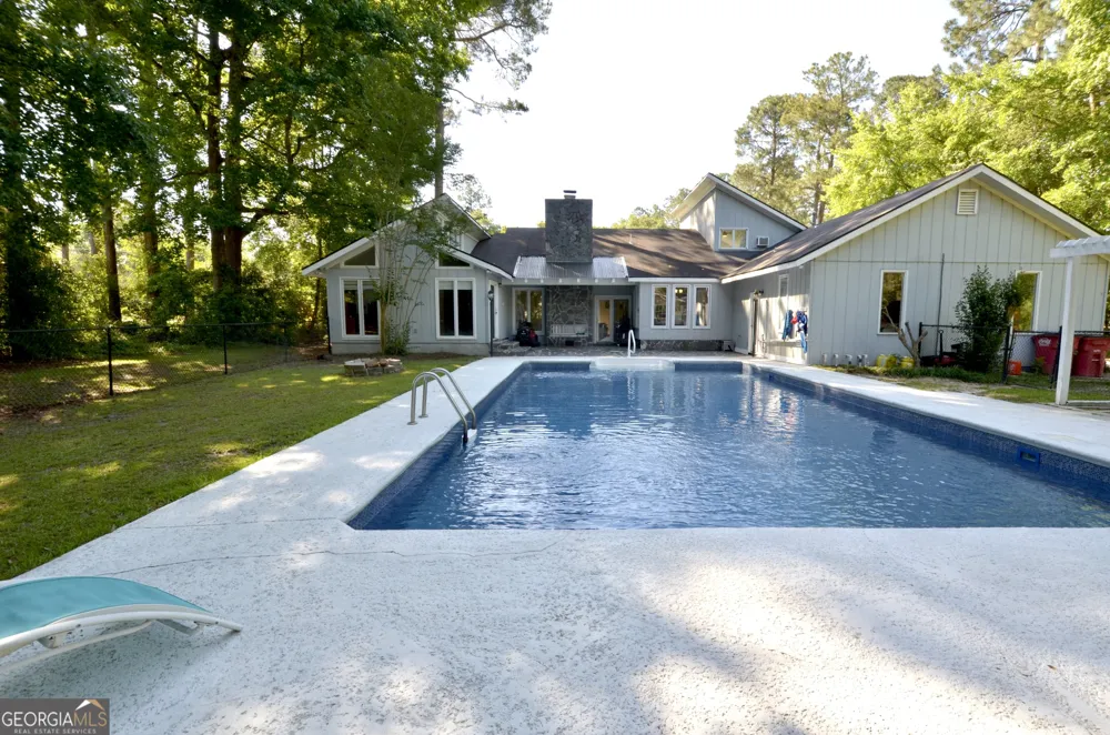 1222 4th AVE Eastman, GA 31023