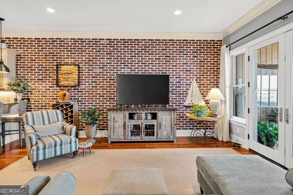 107 Broad ST Darien, GA 31305