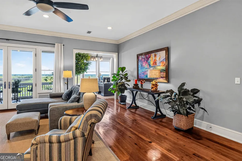 107 Broad ST Darien, GA 31305