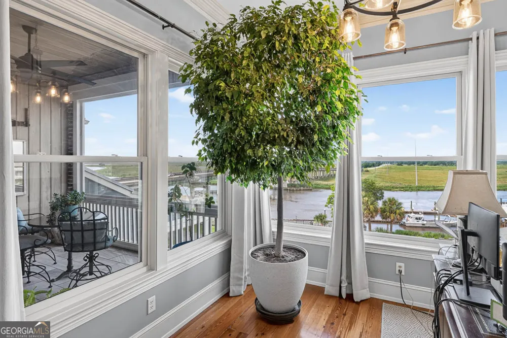 107 Broad ST Darien, GA 31305
