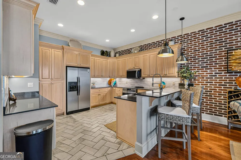 107 Broad ST Darien, GA 31305