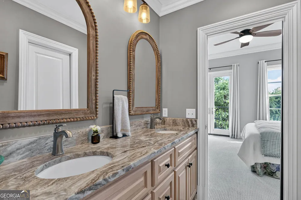 107 Broad ST Darien, GA 31305