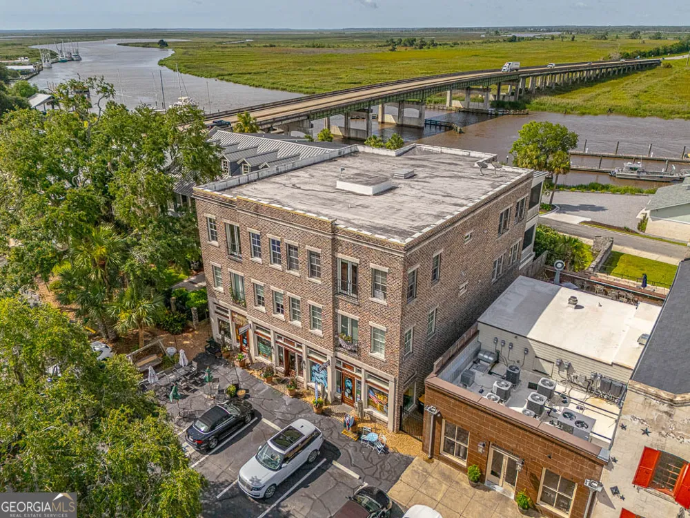 107 Broad ST Darien, GA 31305