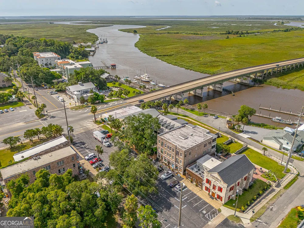 107 Broad ST Darien, GA 31305