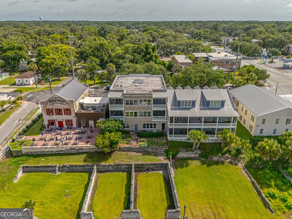 107 Broad ST Darien, GA 31305