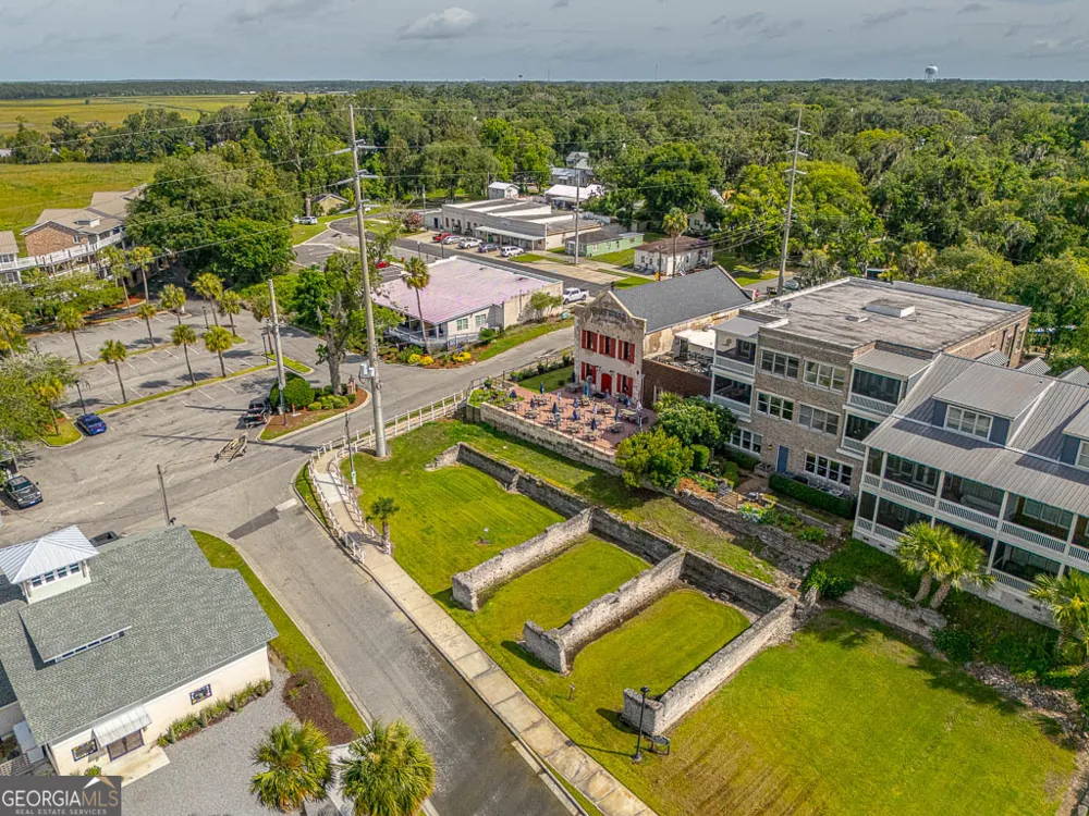 107 Broad ST Darien, GA 31305
