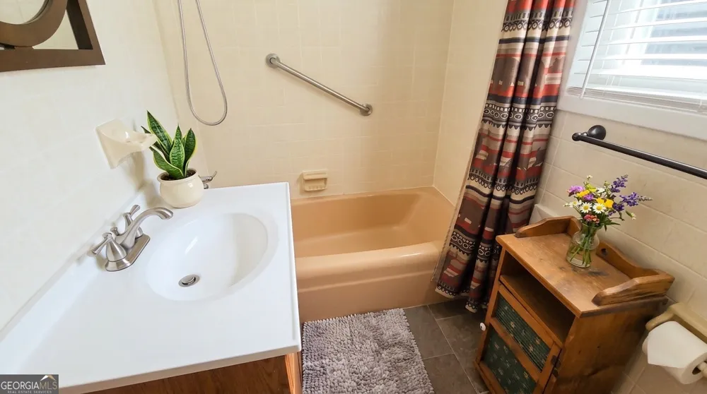 1693 Chatuge Shores RD Hiawassee, GA 30546