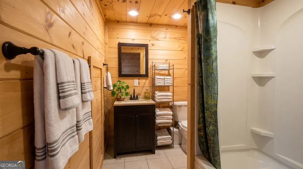 1693 Chatuge Shores RD Hiawassee, GA 30546